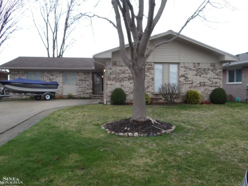 7276 Aqua Isle Dr, Algonac, MI 48001-4200