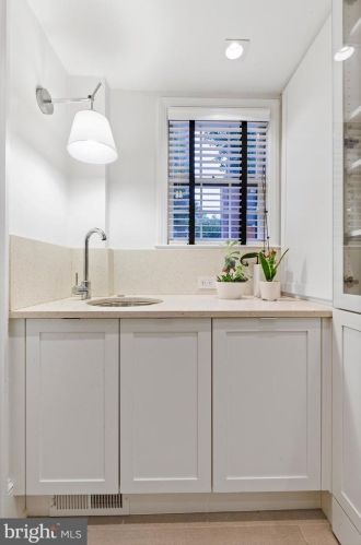 326 21 St, Philadelphia PA 19130-3237 exterior