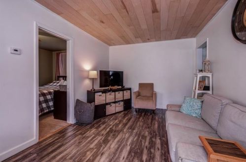 8225 Eleanor St, Pittsburgh, PA 15237-5219