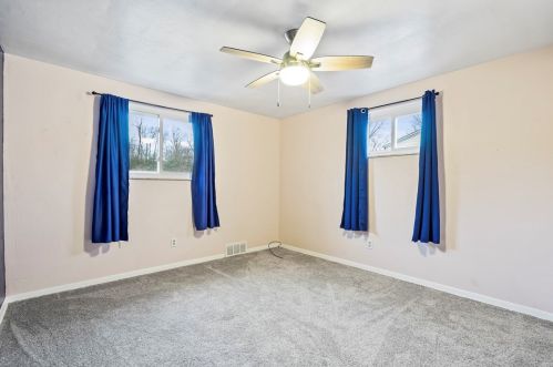 658 Presque Isle Dr, Pittsburgh PA  15239-2652 exterior