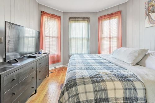 195 Elizabeth St, Derby CT 06418-1814 exterior