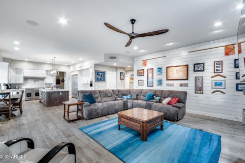 22034 55th St, Phoenix AZ  85054-7150 exterior