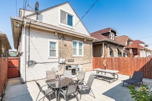 2819 Kilbourn Ave, Chicago IL 60623-4213 exterior