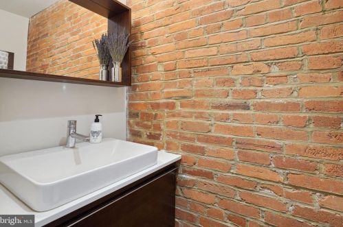 1220 11th St, Washington DC  20001-4262 exterior