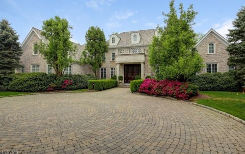 16 Grasmere Ct, Livingston, NJ 07039-3406