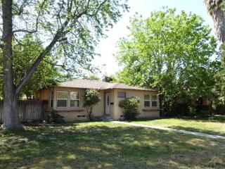 2631 17th St, Bakersfield, CA 93301-3307