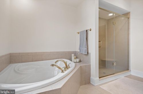 124 Bainbridge St, Philadelphia PA 19147-1866 exterior