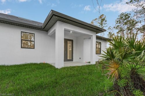 3443 6 Ave, Naples FL 34117-4911 exterior