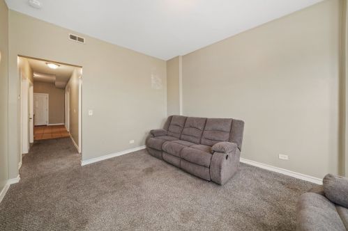 1338 Washtenaw Ave, Chicago IL 60645-3227 exterior