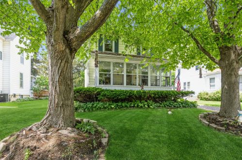 929 Clay St, Bull Valley, IL 60098-2805