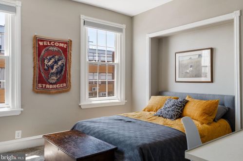 1233 Jackson St, Philadelphia PA 19148-2929 exterior