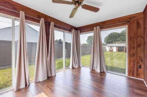 15 Longview Rd, Enfield CT 06082-4019 exterior