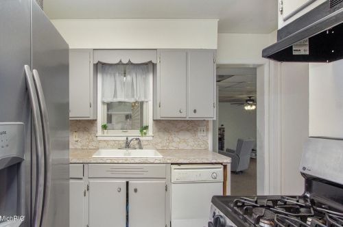 2171 Dangl Rd, Meskegon MI 49444-8748 exterior