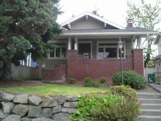 121 56th St, Seattle, WA 98105-3737