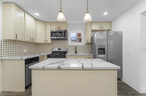 3457 Ely Ave, Bronx NY 10469-2637 exterior