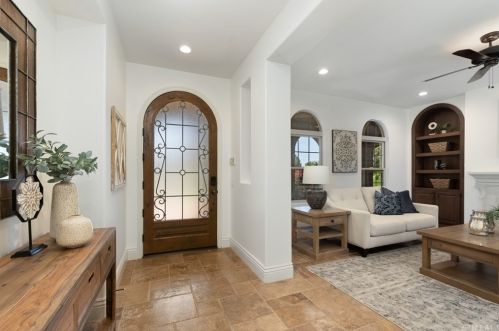 10723 Plumas Way, Tustin CA  92782-4305 exterior