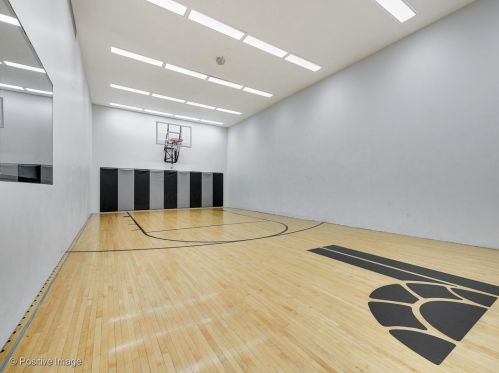 400 Randolph St, Chicago IL  60601-7313 exterior