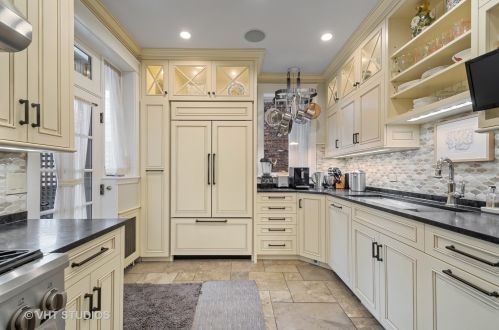 1318 Thorndale Ave, Chicago IL 60631-2287 exterior