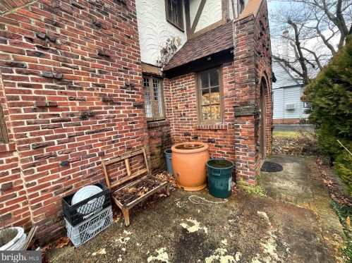 9 Cadwalader Dr, Trenton NJ 08618-0033 exterior