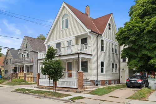 1018 Clarke St, Milwaukee WI  53212-3011 exterior