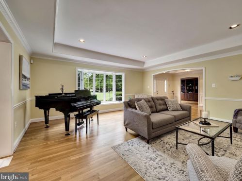 10717 Burbank Dr, Rockville MD 20854-1559 exterior