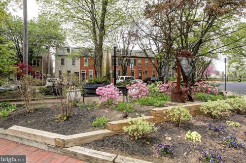 249 New Holland Ave, Lancaster PA 17602-2301 exterior