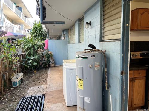 1209 Kokea St, Honolulu HI 96817-3487 exterior