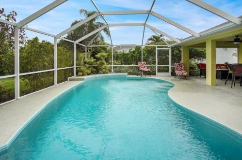 241 Dalton Cir, Fort Pierce FL 34953-5846 exterior