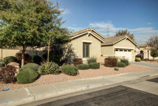 2102 Yellowstone Pl, Chandler AZ  85249-5782 exterior