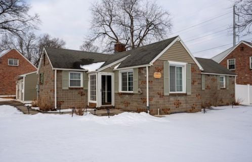 61 Forris St, West Springfield, MA 01089-2357