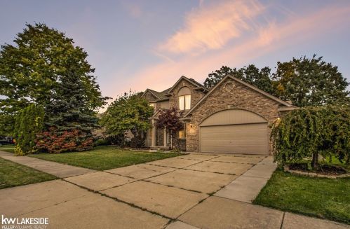 49772 Red Pine Dr, Macomb Township MI  48044-1695 exterior
