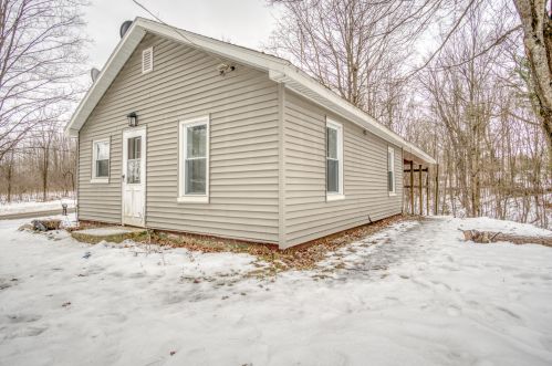 21303 180th Ave, Big Rapids, MI 49307-9365