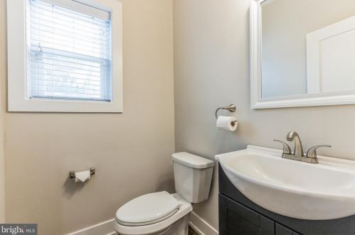 220 Fountain St, Philadelphia PA  19128-4508 exterior