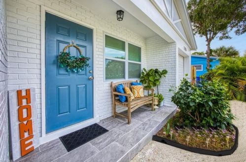 1096 Rordon Ave, Naples FL 34103-4577 exterior