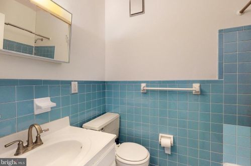 2319 Delancey Pl, Philadelphia PA 19103-6406 exterior