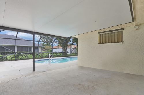 5709 Eagle Dr, Fort Pierce FL 34951-2322 exterior