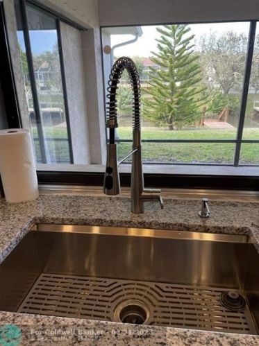 117 Sagamore Ter, Fort Pierce FL 34983-1262 exterior