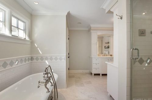 97 Whipstick Rd, Wilton CT 06897-1232 exterior