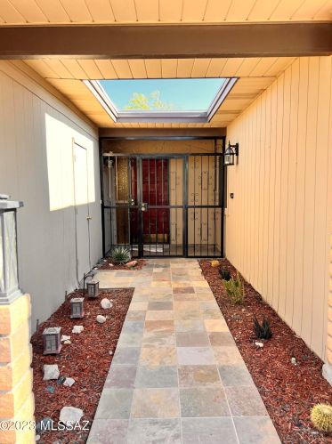 1801 Chapala Dr, Tucson AZ  85704-1318 exterior