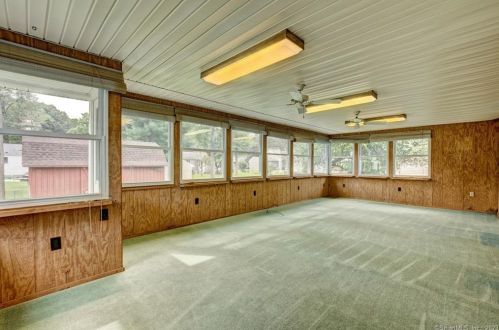 26 Iroquois Rd, Enfield CT 06082-6122 exterior