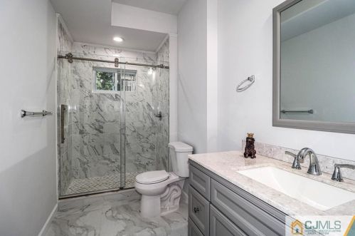 6 Dayton Rd, Edison NJ  08817-4007 exterior