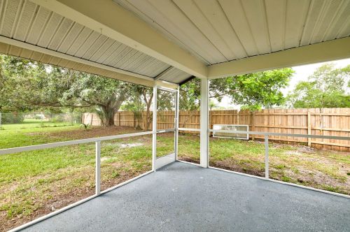 1925 Redwing Cir, Fort Pierce FL 34952-8834 exterior