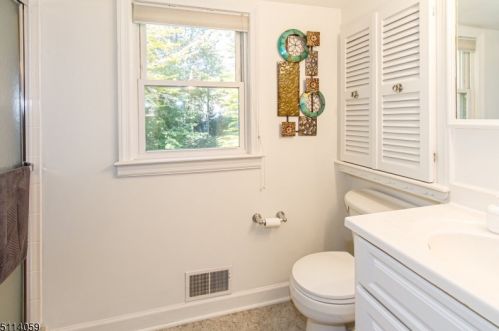 1490 Fox Trl, Mountainside NJ 07092-1301 exterior