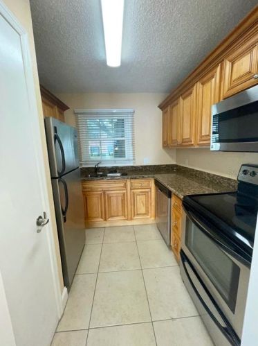 13802 Orange Sunset Dr, Tampa FL  33618-3336 exterior