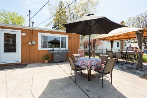 512 Emroy Ave, Elmhurst IL 60126-2020 exterior