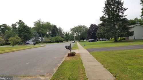 26 Acres Dr, Trenton NJ 08690-3915 exterior