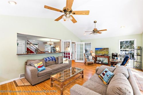 19 Glenwood Dr, Berkeley Township NJ 08721 exterior