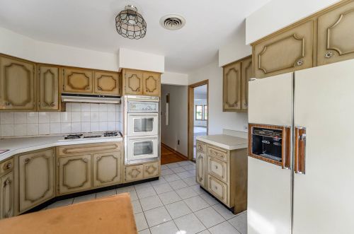 8159 Sacramento, Chicago IL 60655-2302 exterior