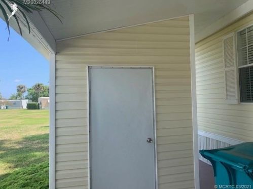 8702 Crown Dr, Boynton Beach FL 33436-7507 exterior