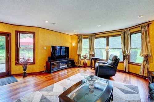 108 Hickory Hl Rd, New Britain CT 06052-1009 exterior